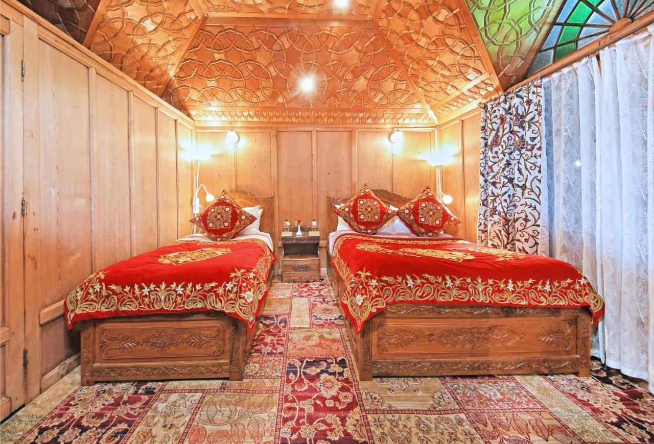Kolu Group Of Houseboats Hotel Srīnagar Exterior foto