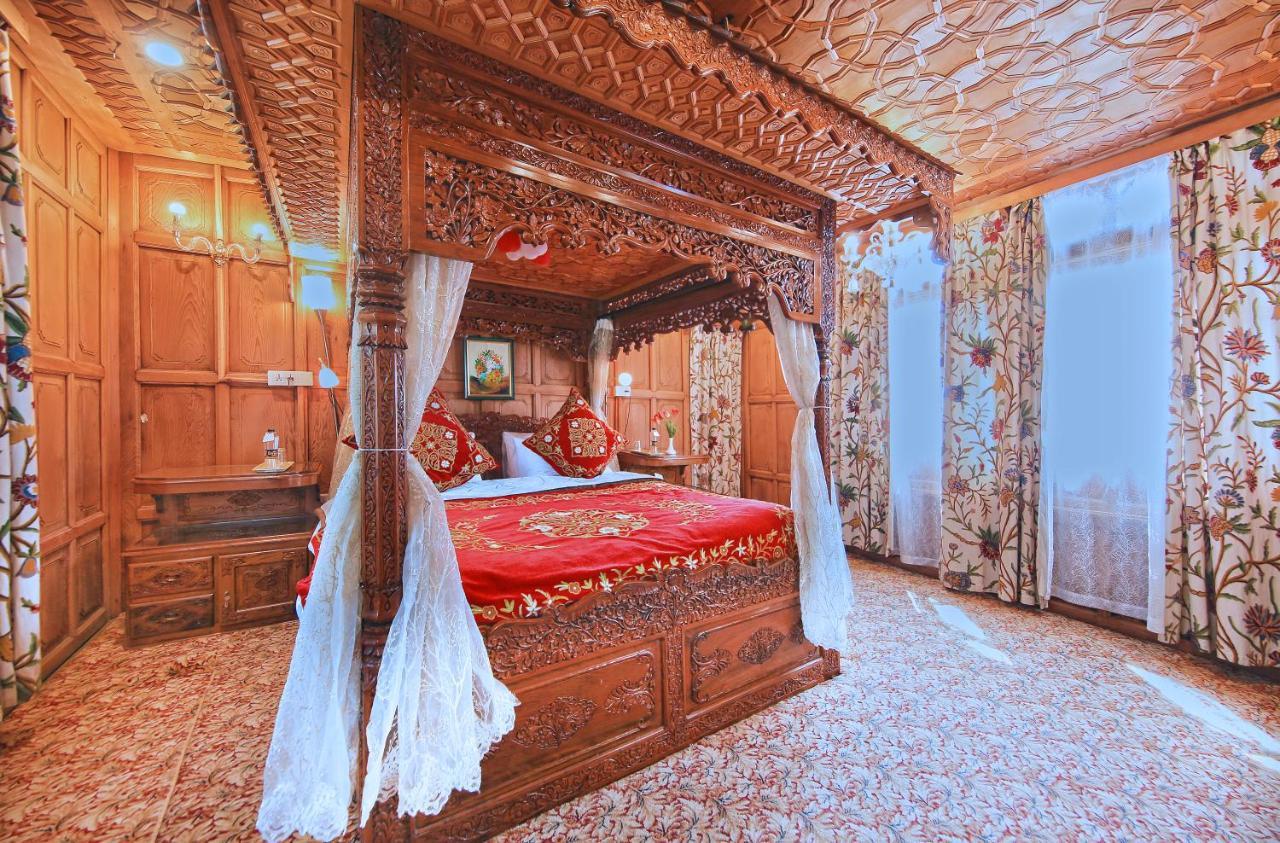 Kolu Group Of Houseboats Hotel Srīnagar Exterior foto
