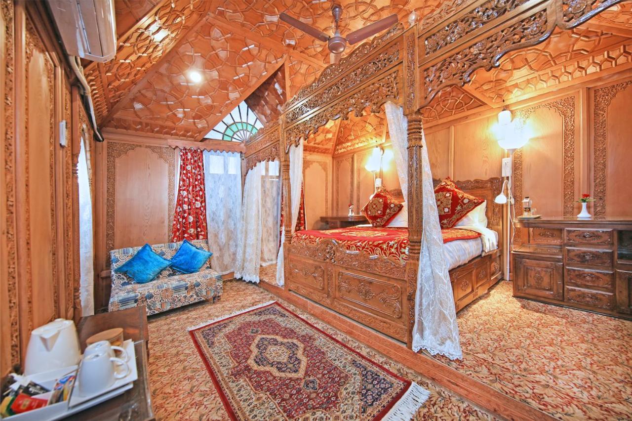Kolu Group Of Houseboats Hotel Srīnagar Exterior foto