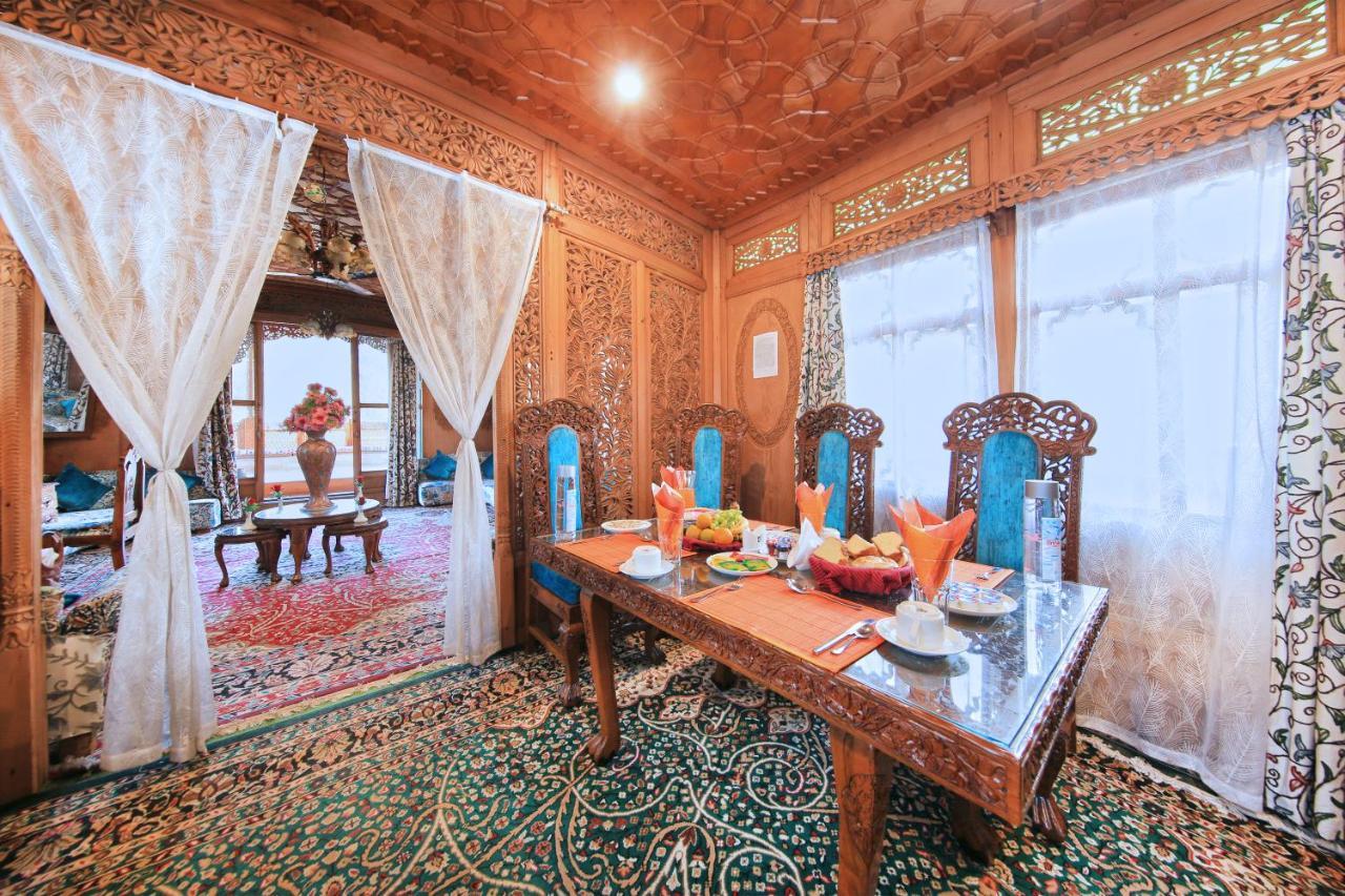 Kolu Group Of Houseboats Hotel Srīnagar Exterior foto